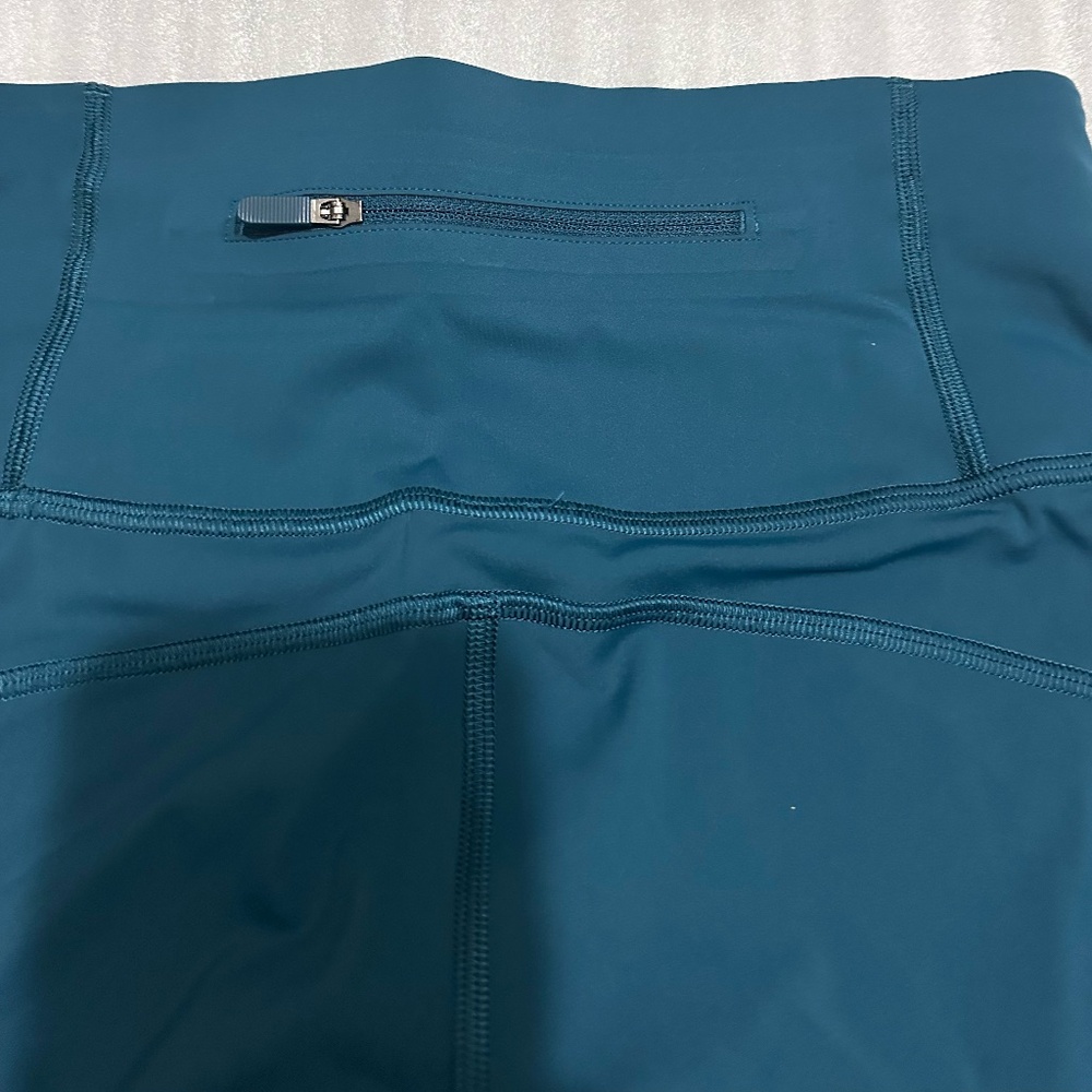 Like NEW - Lululemon High Rise Leggings - Picture 7 of 14